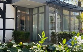 Glashaus Mit 3 Gaestezimmer